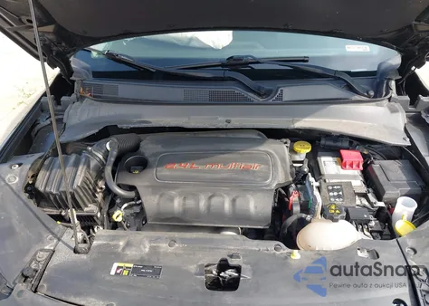 2022 Jeep Compass Latitude 4X4 z USA, uszkodzony, nr VIN 3C4NJDBB5NT207485